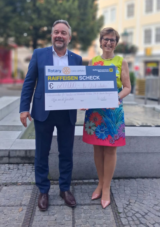 Bild Spende Rotary Scheck